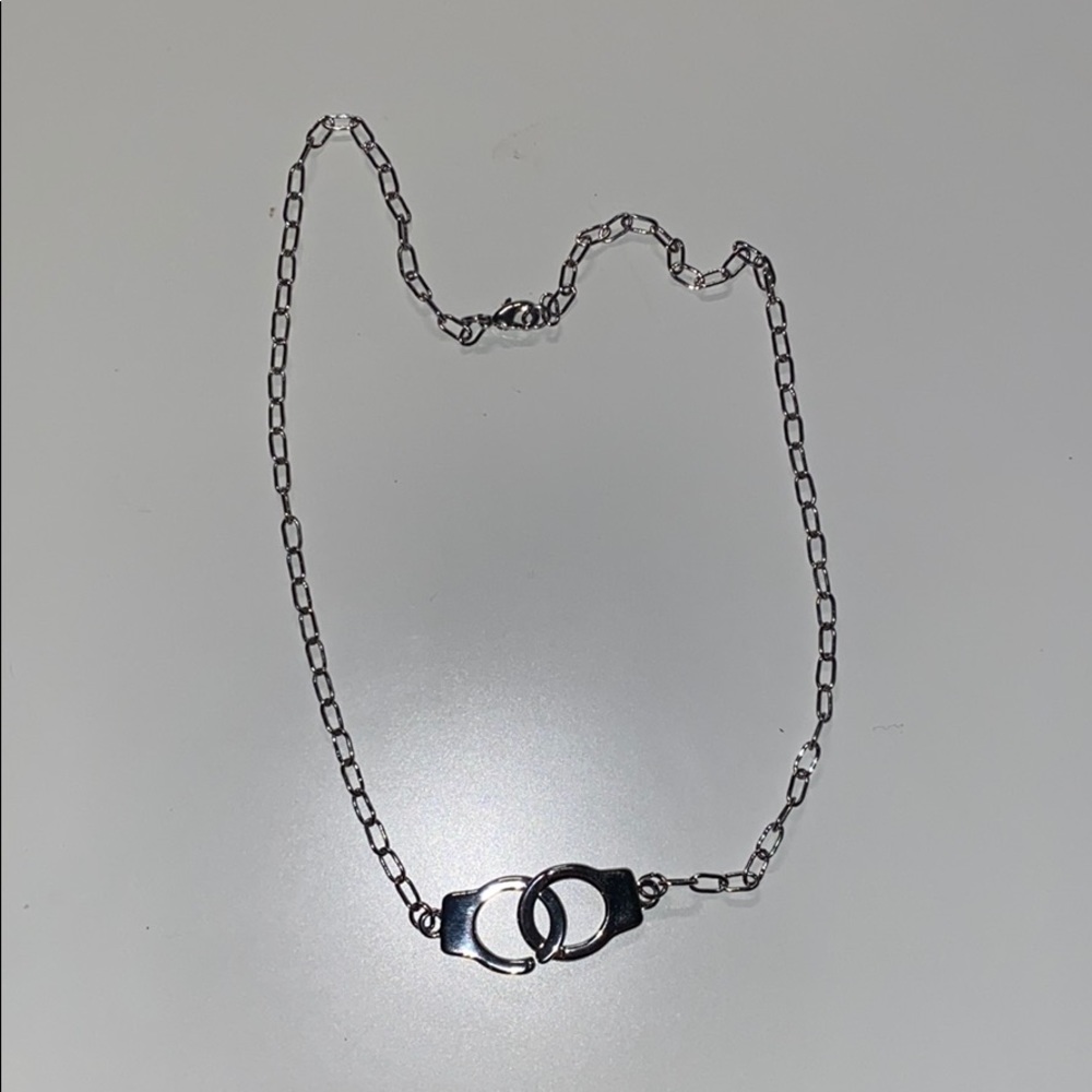 brandy melville handcuff chain necklace.